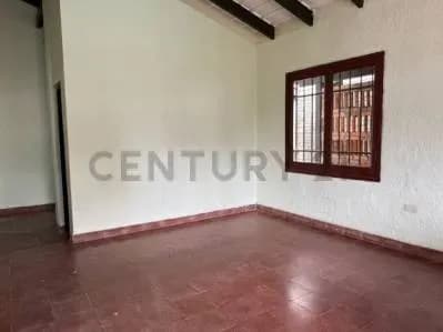 Casa de 3 dormitorios en Alquiler en Ytay, Asunción - Image 2