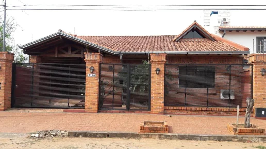 3-Bedroom House for Sale in Laguna Satí, Fernando de la Mora - Image 3