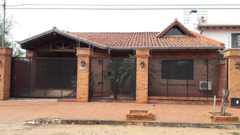 3-Bedroom House for Sale in Laguna Satí, Fernando de la Mora - Image 3
