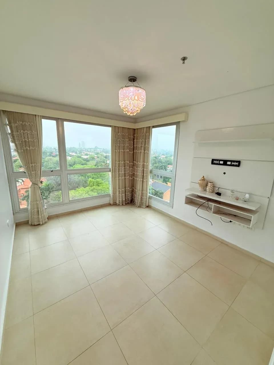 Departamento de 3 dormitorios en edificio Miranda, 190m², en Alquiler en Ycuá Satí, Asunción - Image 6