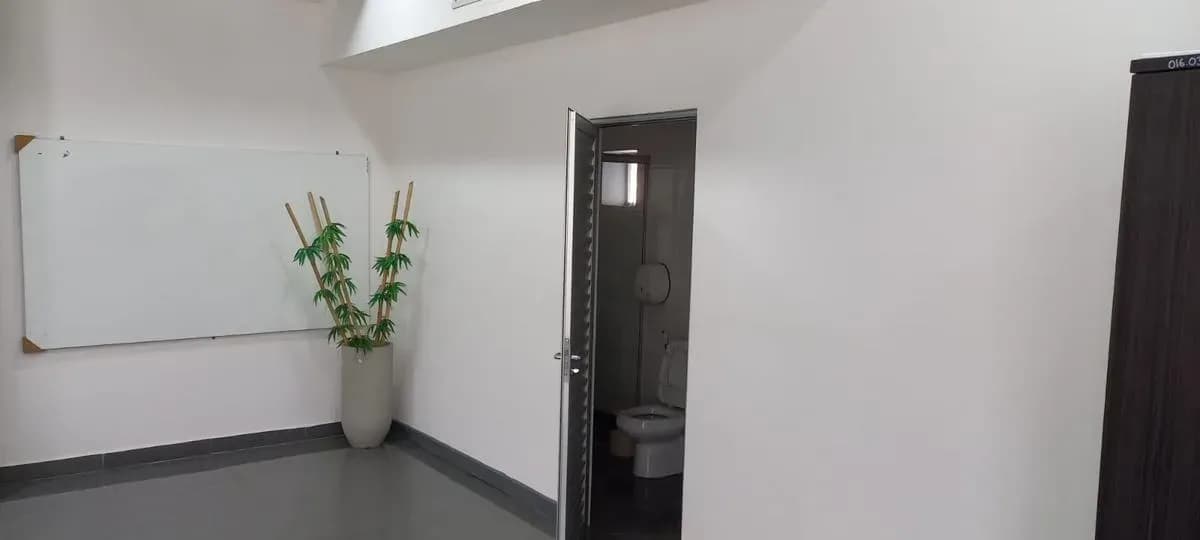 Oficina de 2,610m² en Venta en Las Mercedes, Lambaré - Image 11