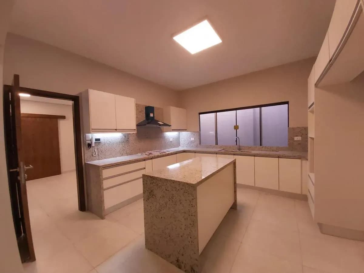 Casa de 4 dormitorios en Venta en Las Mercedes, Asunción - Image 17