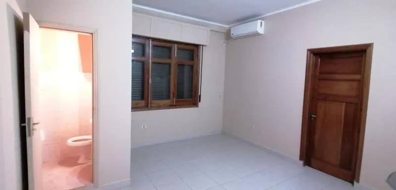 Office of 18m² for Rent in La Encarnación, Lambaré - Image 2