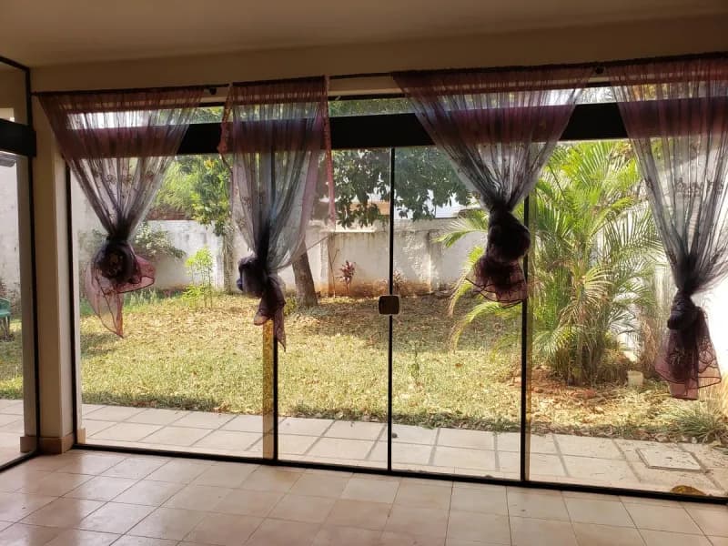 Casa de 4 dormitorios en Venta en Domingo Savio, Fernando de la Mora - Image 2