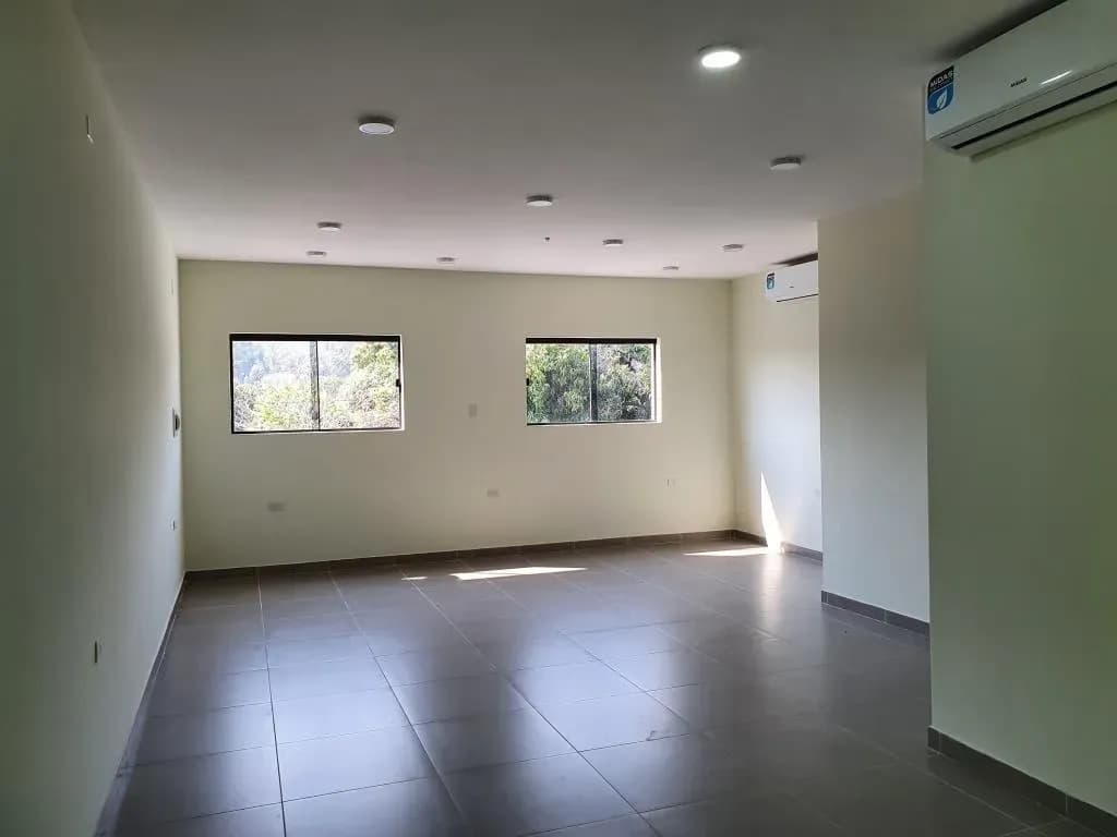 Depósito de 326m² en Venta en Loma Pytá, Asunción - Image 9