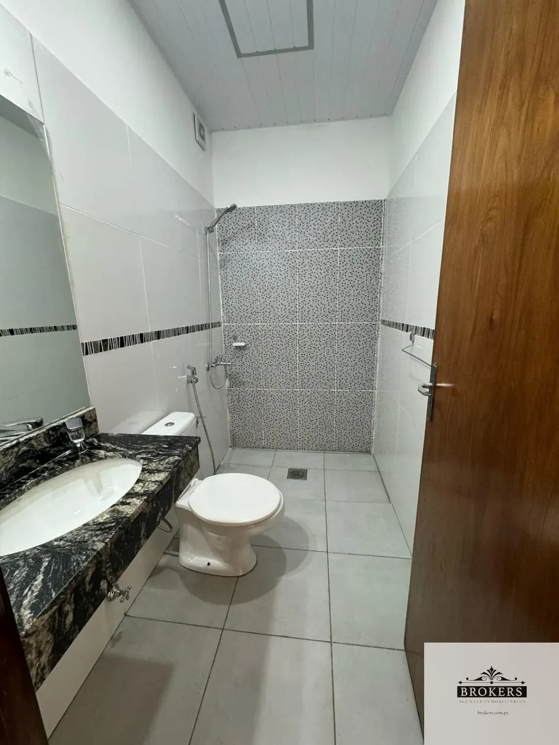 2-Bedroom Apartment for Rent in Laguna Grande, Fernando de la Mora - Image 7
