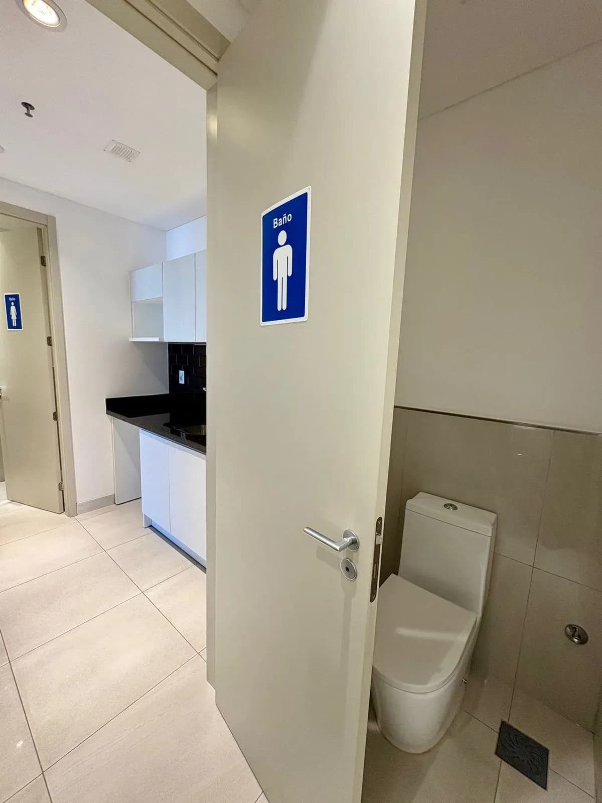 Oficina de 73.4m² en Alquiler en Manorá, Asunción - Image 13