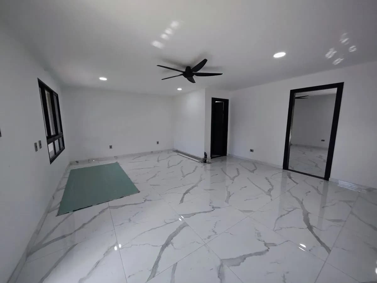 Casa de 3 dormitorios en Venta en Limpio 480 M2 TERRENO CERCA DEL NUEVO SHOPPING PLAZA NORTE - Image 2