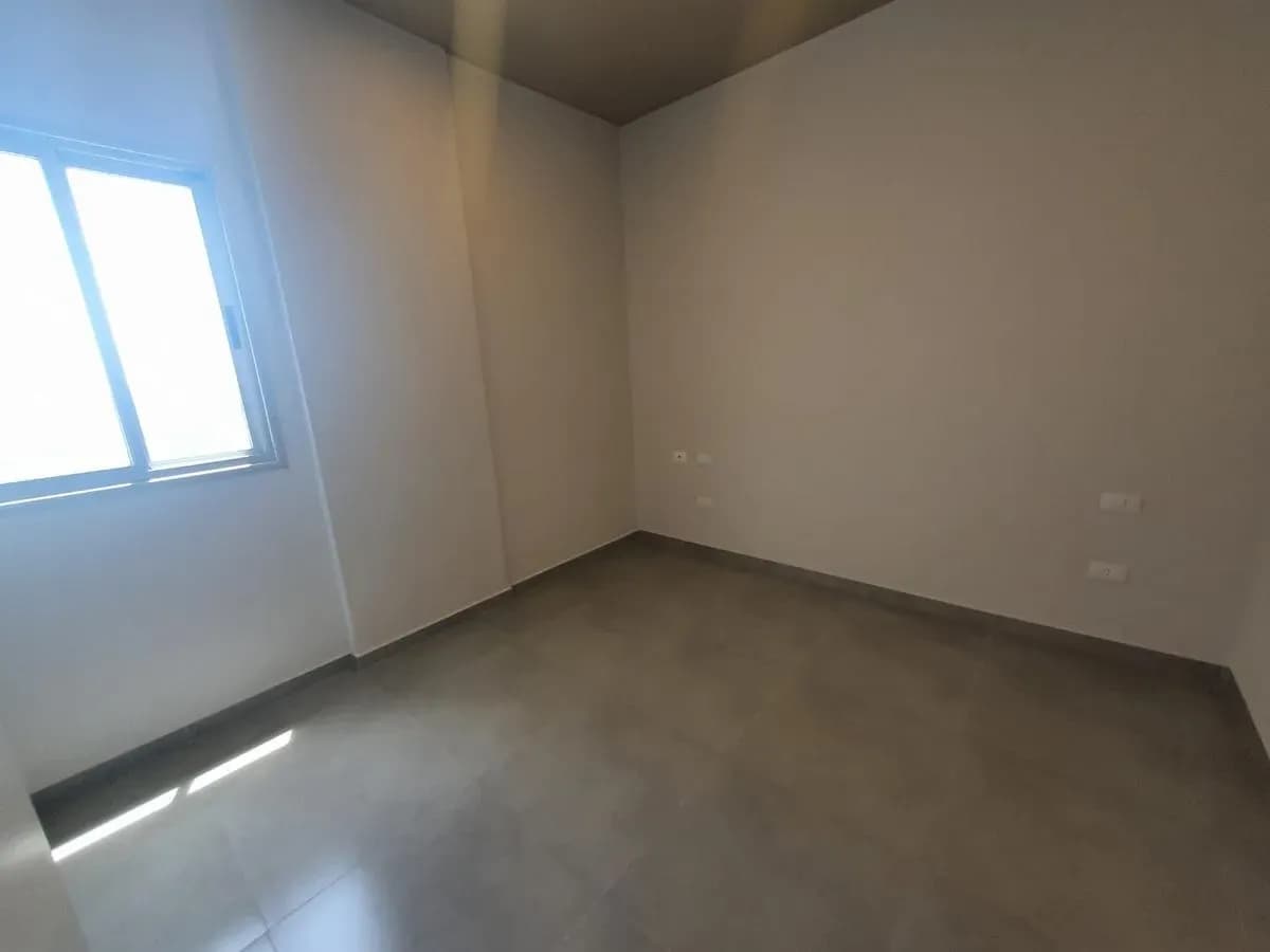 2-Bedroom Apartment for Sale in Lambaré - Image 7
