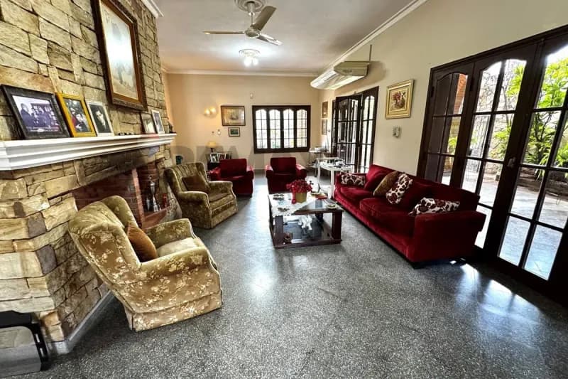 6-Bedroom House for Sale in Historic Center, San Bernardino - Image 3