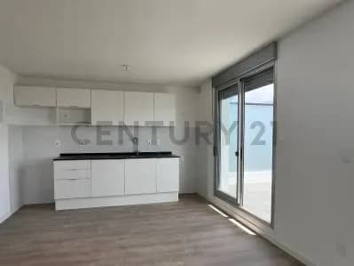 Departamento de 2 dormitorios en Venta en Centro, Montevideo - Image 2