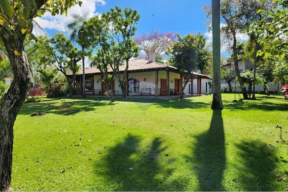 Casa de 6 dormitorios en Venta en Santo Domingo, Areguá - Image 5