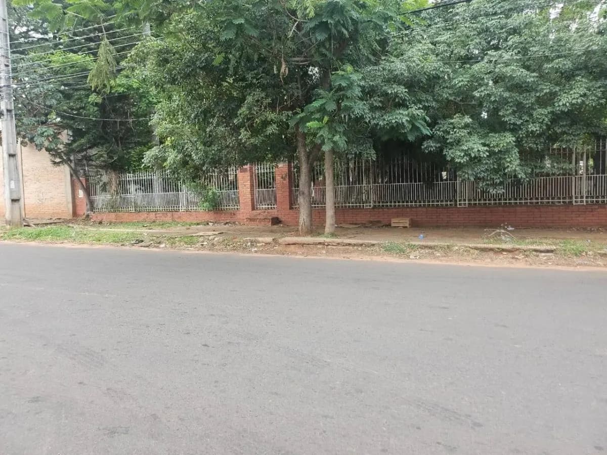 6-Bedroom House for Sale in Capiatá
