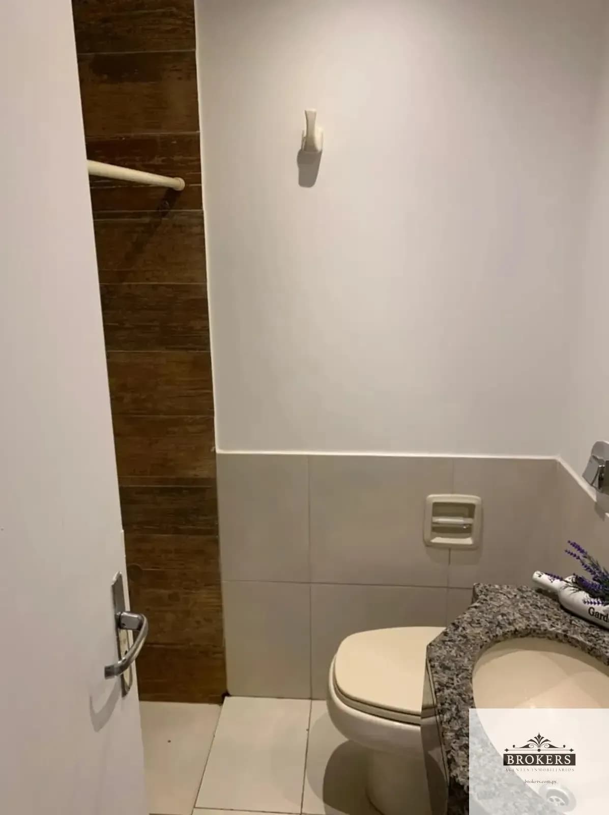 2-Bedroom Apartment for Rent in San Vicente, Asunción - Image 17