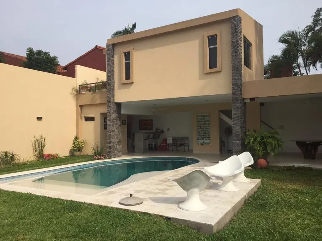5-Bedroom House for Sale in Mburicaó, Lambaré - Image 4