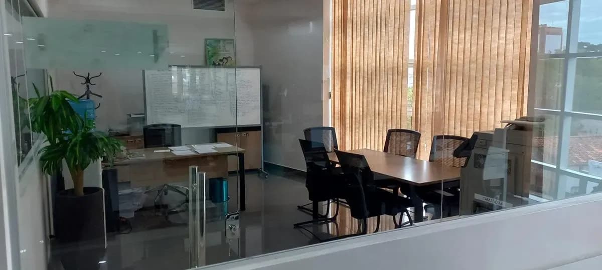 Oficina de 2,610m² en Venta en Las Mercedes, Lambaré - Image 9