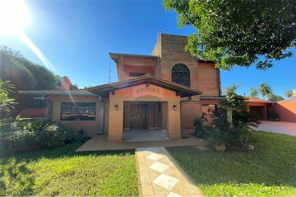 Casa de 5 quartos à Venda em San Antonio, Hernandarias