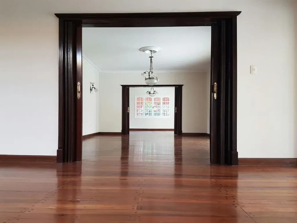 Casa de 5 dormitorios en Venta en Manorá, Asunción - Image 9