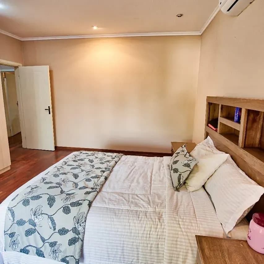 5-Bedroom House for Sale in Loma Merlo, Luque