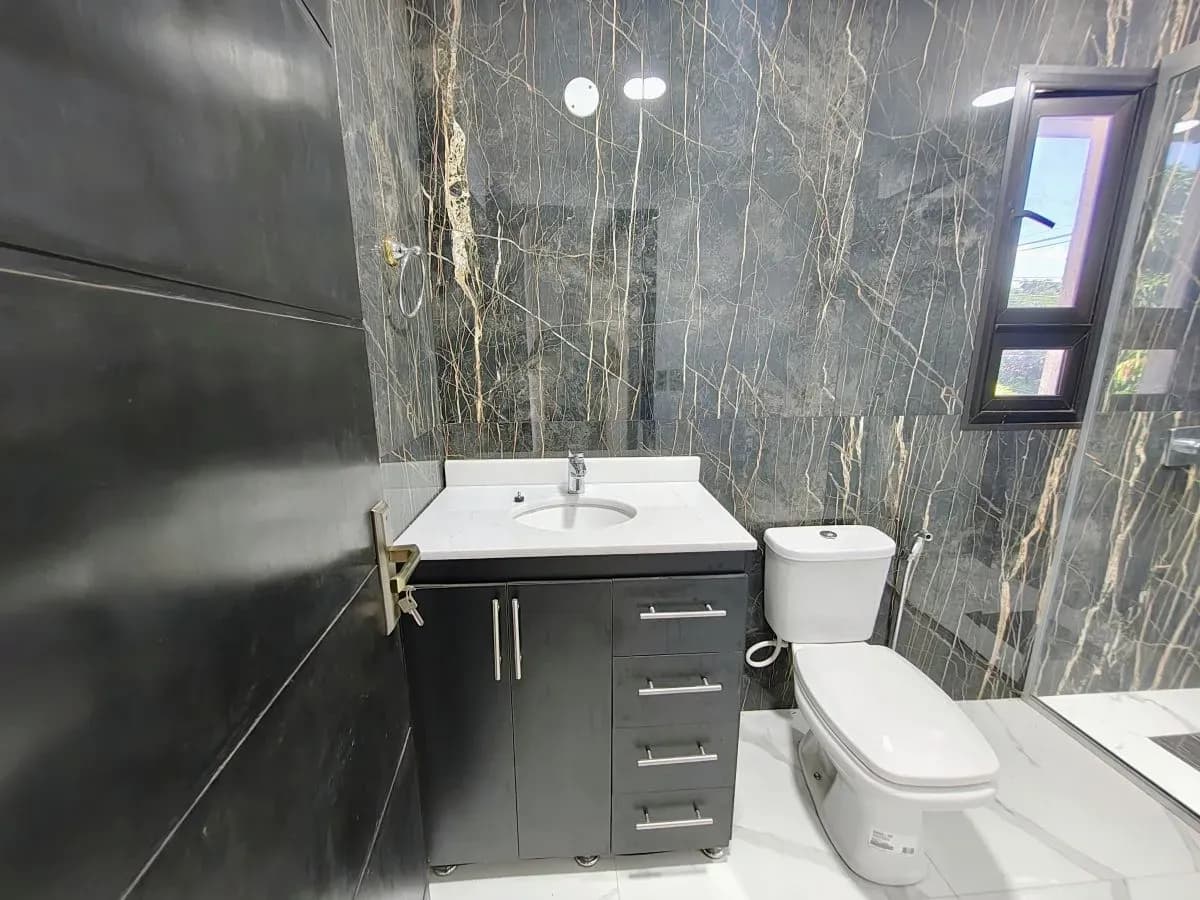 Casa de 3 dormitorios en Venta en Limpio 480 M2 TERRENO CERCA DEL NUEVO SHOPPING PLAZA NORTE - Image 15