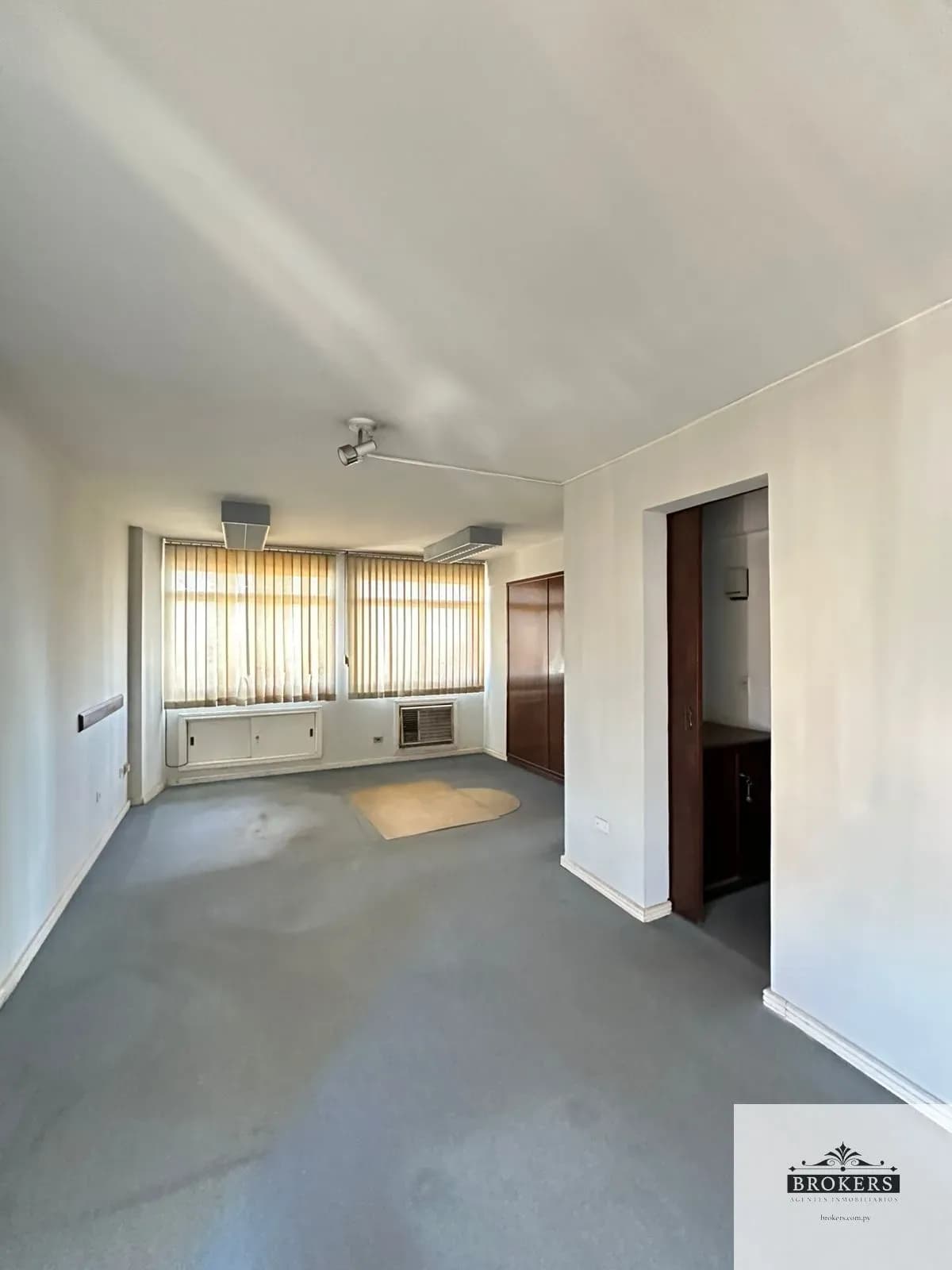 Office of 140m² for Rent in La Catedral, Lambaré