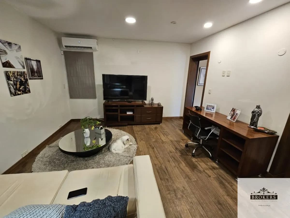 Casa de 3 dormitorios en Alquiler en Recoleta, Asunción - Image 13