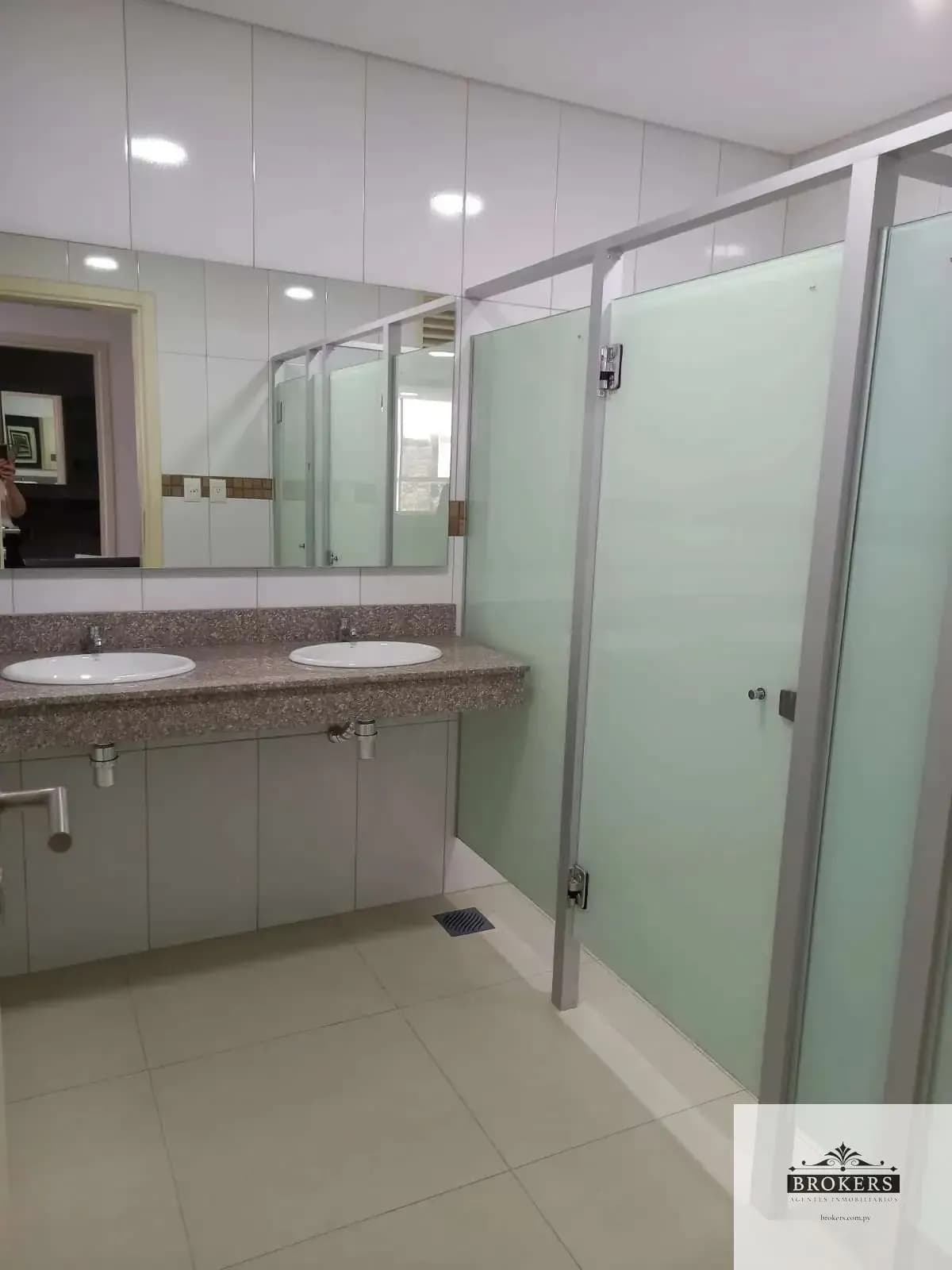 Oficina de 215m² en Alquiler en Villa Morra, Asunción - Image 14