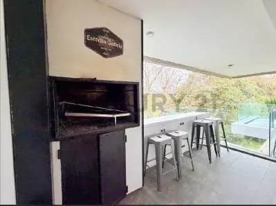 Departamento de 3 dormitorios en Venta en Carrasco, Montevideo - Image 3