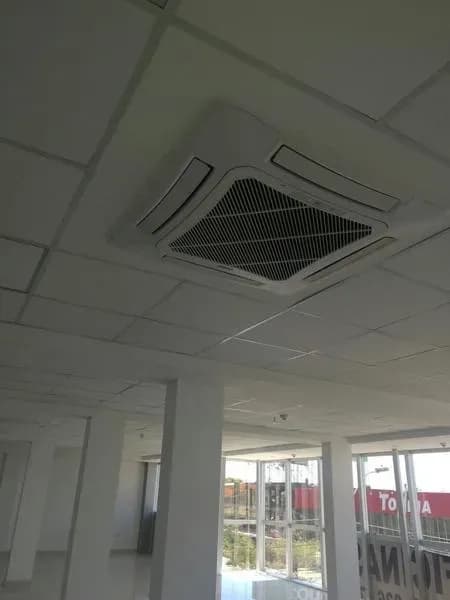 Espaço Comercial de 1.200m² para Aluguel em Salvador del Mundo, Assunção - Image 12