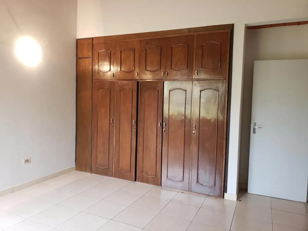 4-Bedroom House for Sale in Centro, Fernando de la Mora - Image 10