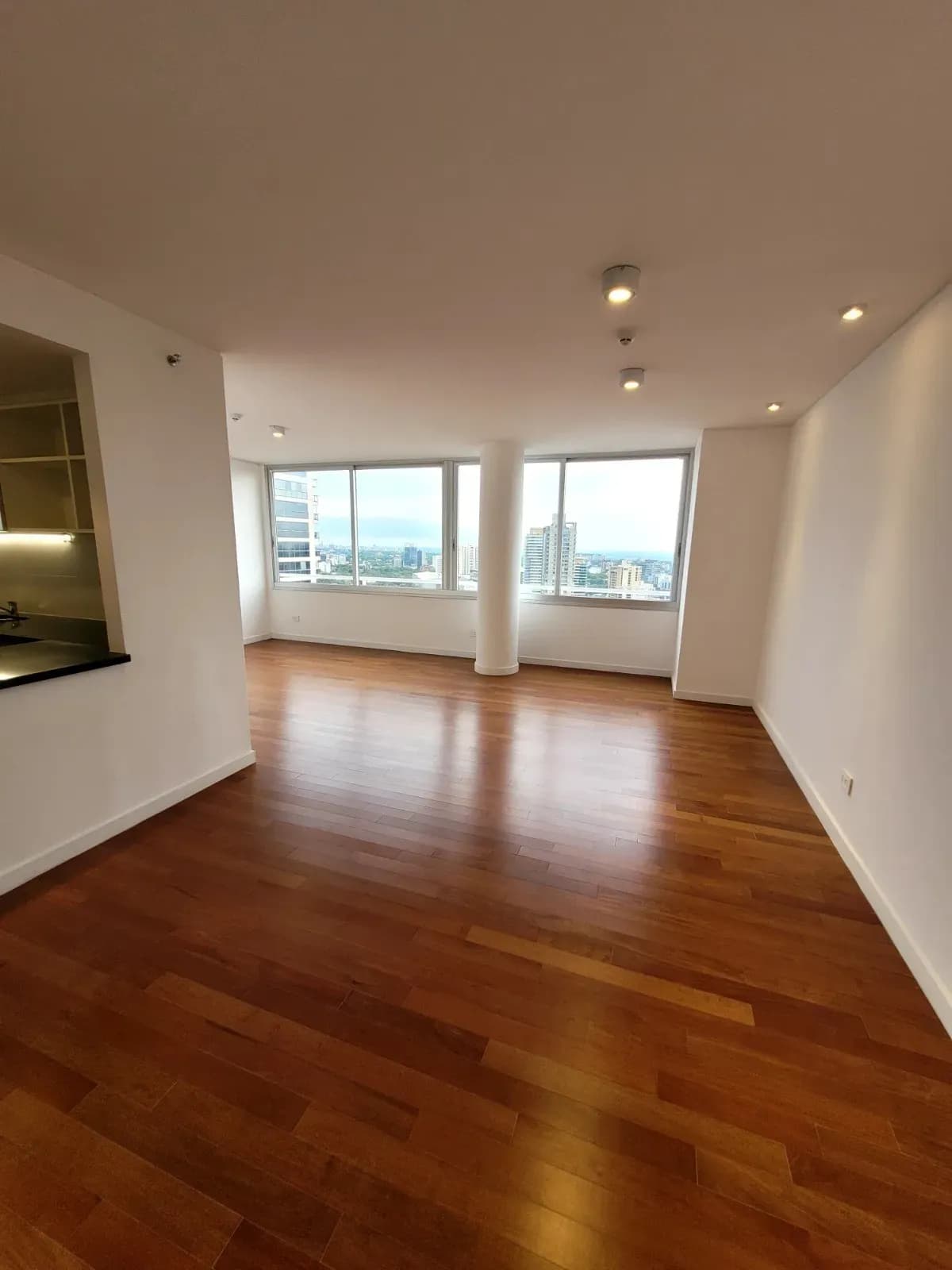 Departamento de 3 dormitorios en Venta en San Jorge, Asunción - Image 2