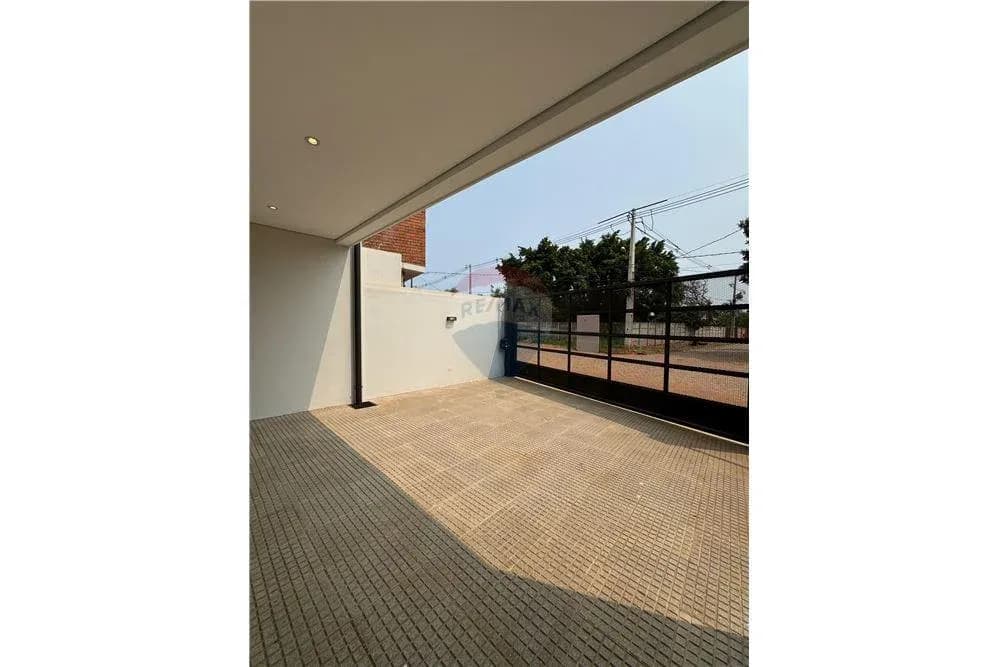3-Bedroom House for Sale in Loma Merlo, Luque - Image 4