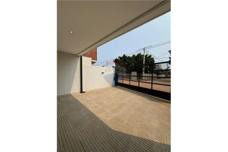 3-Bedroom House for Sale in Loma Merlo, Luque - Image 4