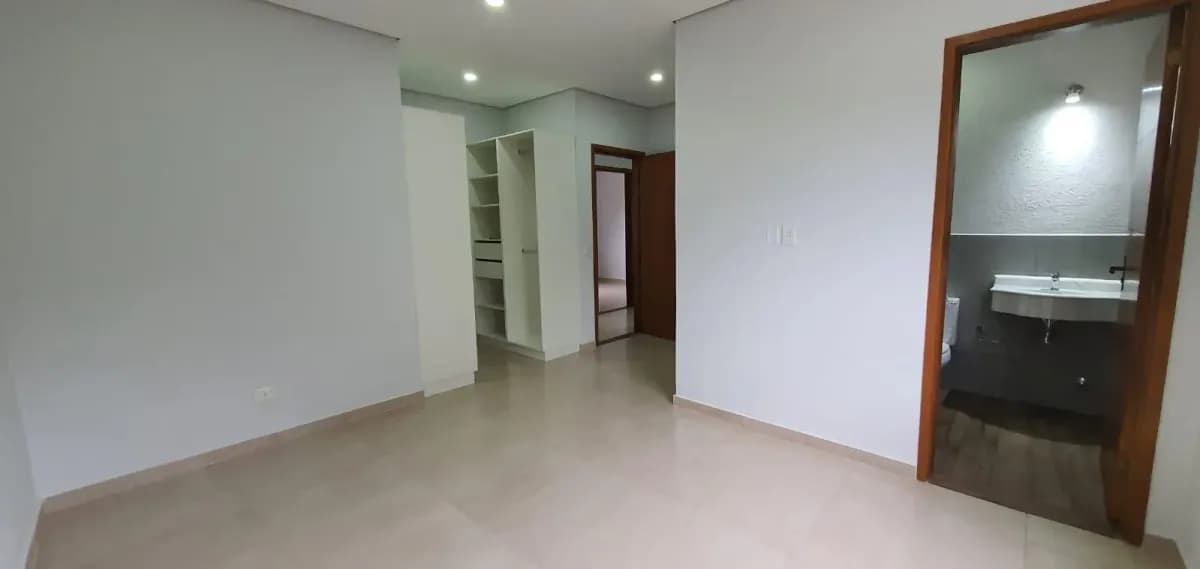 3-Bedroom House for Sale in Parques del Yatch, Lambaré - Image 7