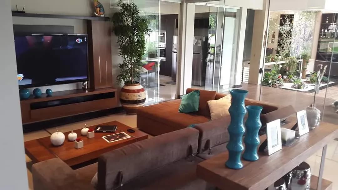 5-Bedroom House for Sale in Loma Merlo, Luque - Image 4