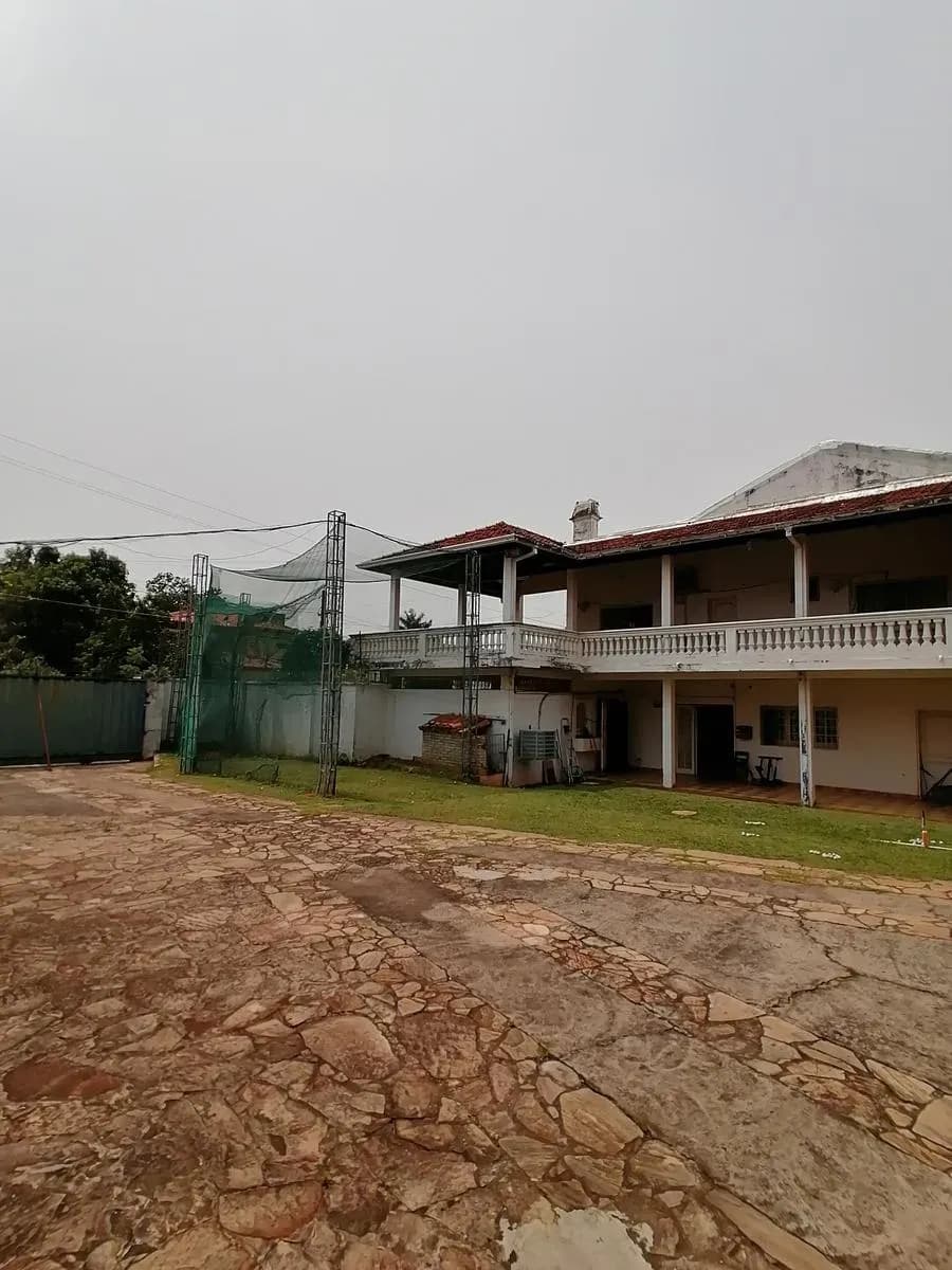 10-Bedroom House for Sale in San Vicente, Lambaré - Image 5