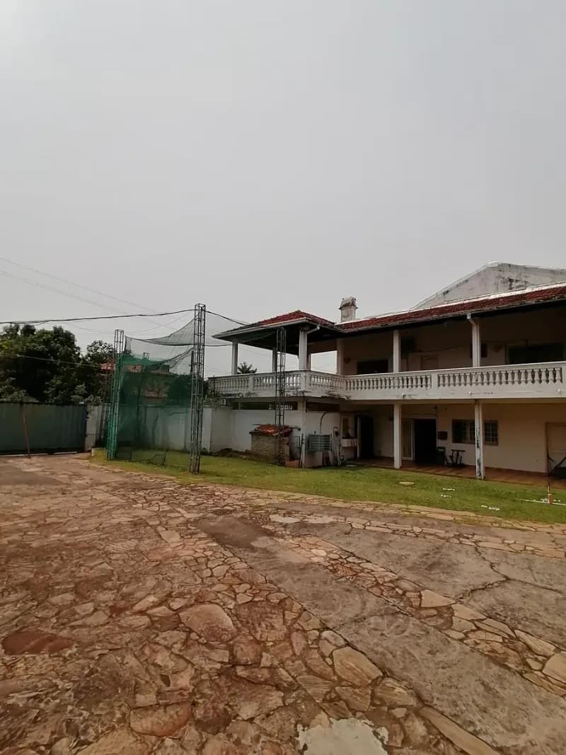 10-Bedroom House for Sale in San Vicente, Lambaré - Image 5