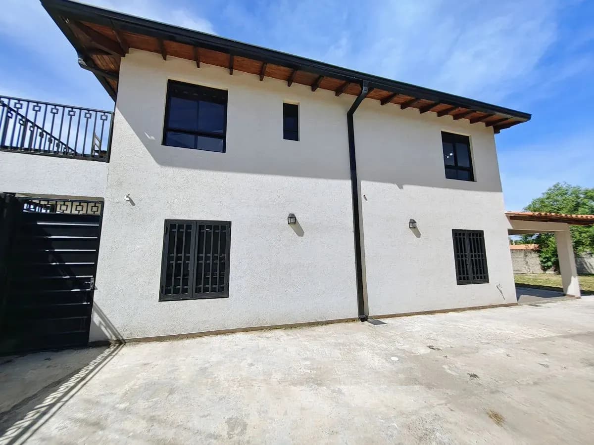 Casa de 3 dormitorios en Venta en Limpio 480 M2 TERRENO CERCA DEL NUEVO SHOPPING PLAZA NORTE - Image 9