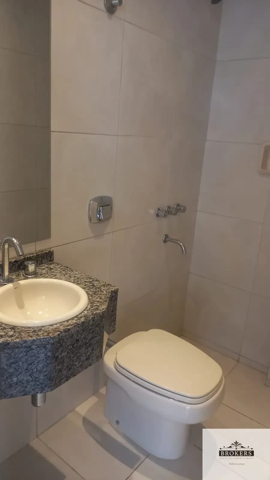 2-Bedroom Apartment for Rent in San Vicente, Asunción - Image 20