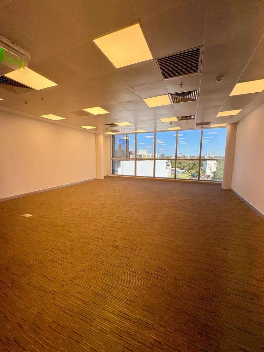 Oficina de 73.4m² en Alquiler en Manorá, Asunción - Image 12