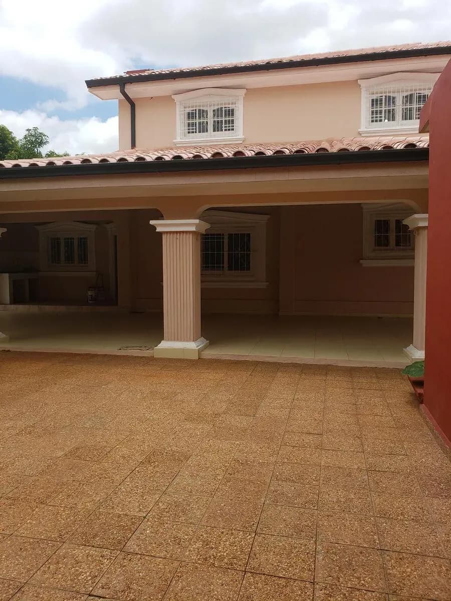 4-Bedroom House for Sale in Las Mercedes, San Lorenzo - Image 9