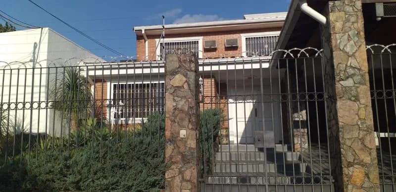 Casa de 3 dormitorios en Venta en San Roque, Lambaré - Image 2