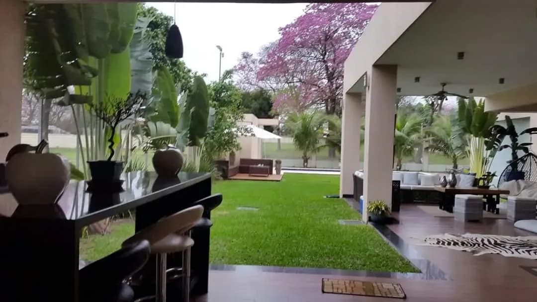 5-Bedroom House for Sale in Loma Merlo, Luque - Image 8