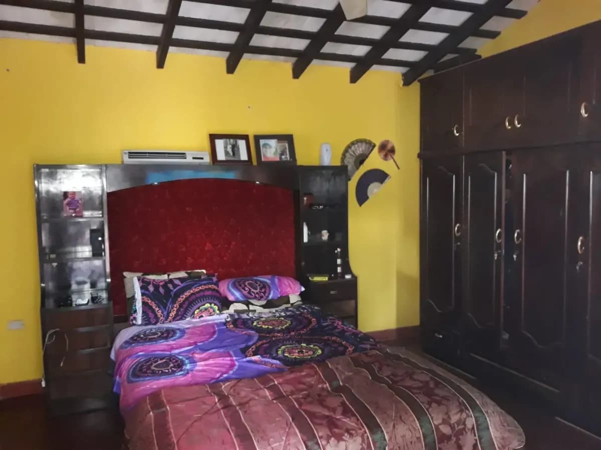 6-Bedroom House for Sale in Capiatá - Image 2