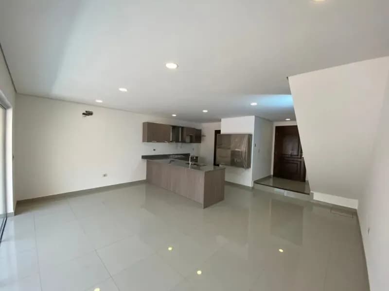Casa de 3 dormitorios en Venta en Villa Cerro Corá, Lambaré - Image 2