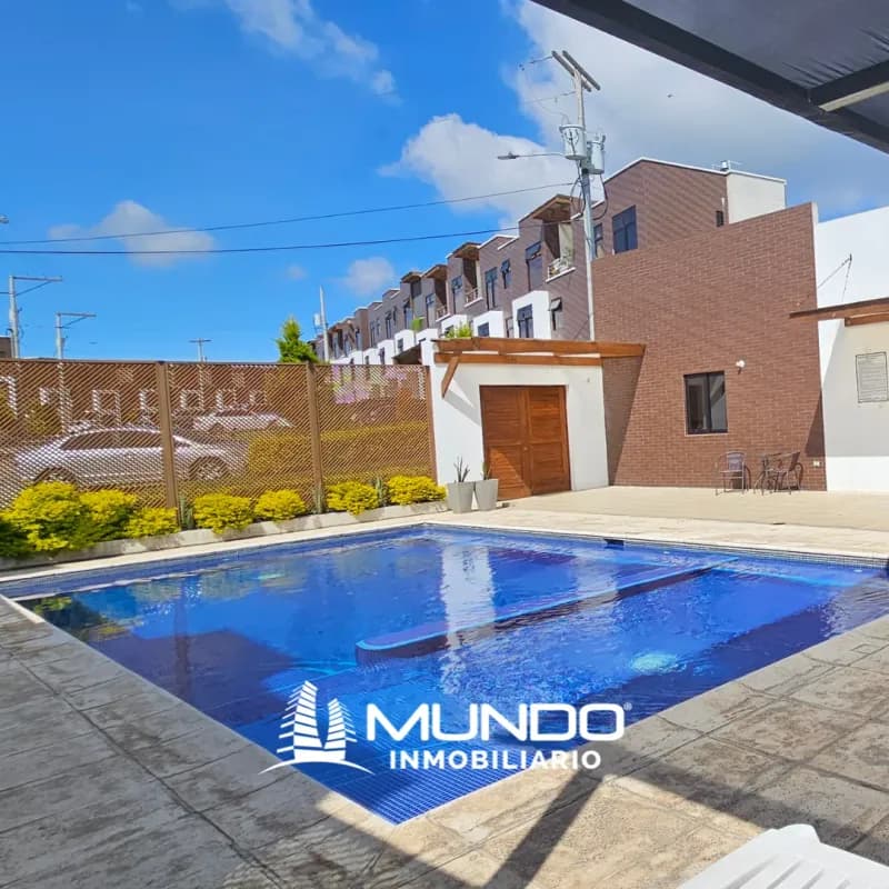 Casa de 3 dormitorios, 106m², en Venta en Zona 1, Santa Catarina Pinula - Image 2
