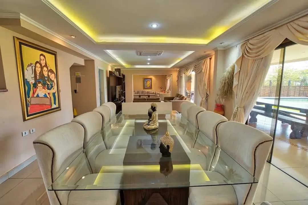 5-Bedroom House for Sale in Loma Merlo, Luque - Image 4