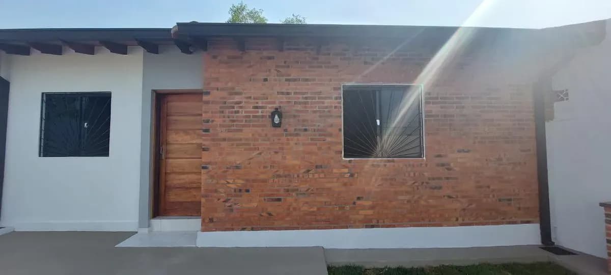 Casa de 2 dormitorios en Venta en Monseñor Bogarín, Mariano Roque Alonso - Image 4