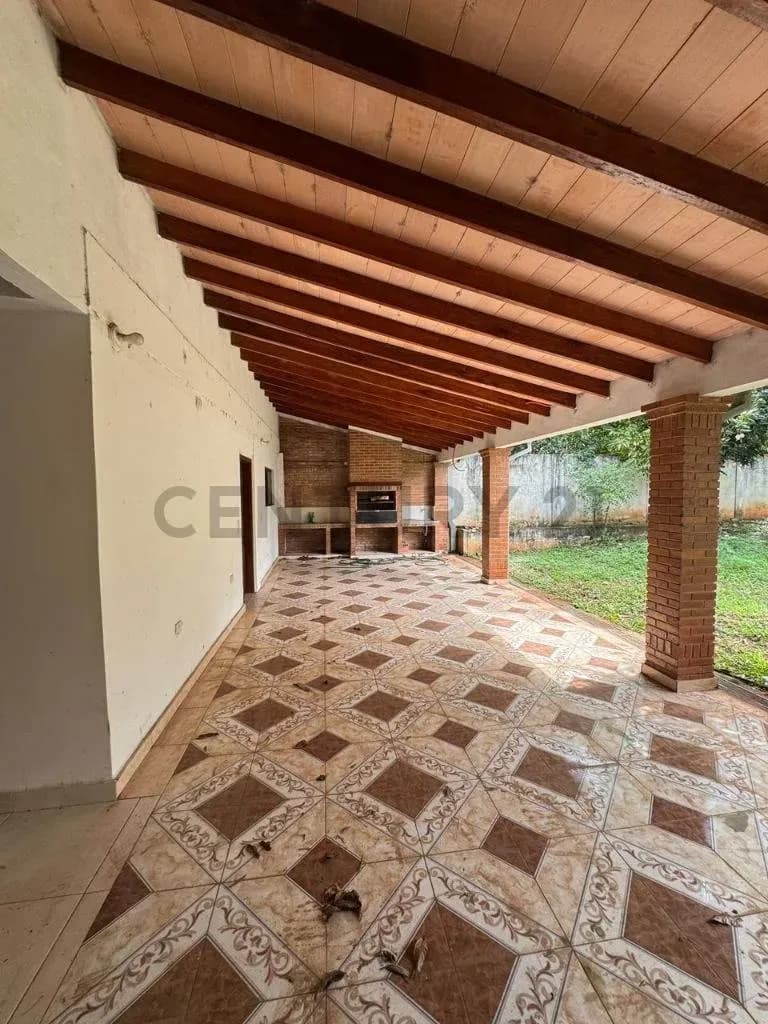 4-Bedroom House for Sale in Capiatá - Image 10