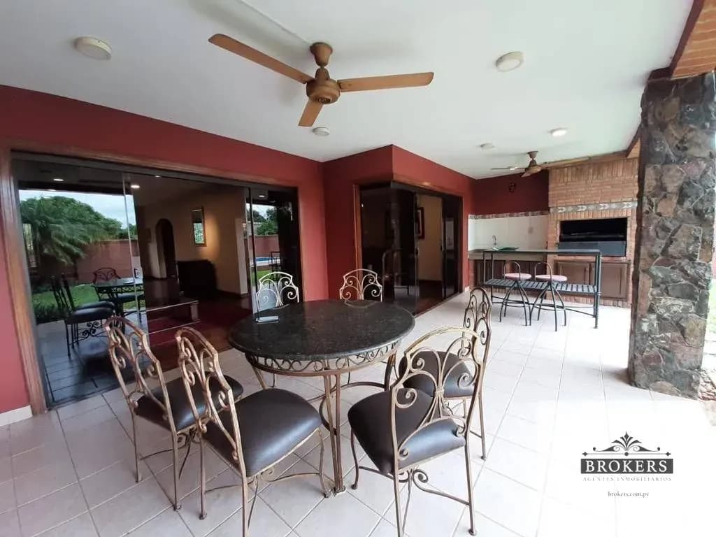 4-Bedroom House for Sale in Los Laureles, Lambaré - Image 12